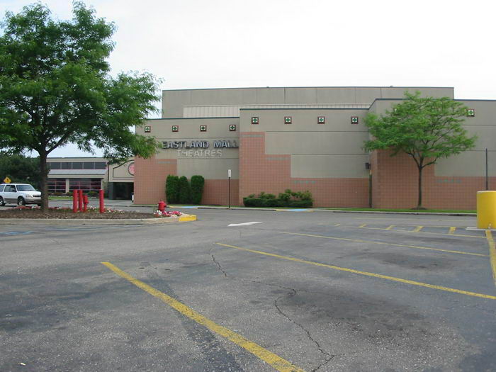 Eastland Center (Eastland Shopping Center, Eastland Mall) - 2002 Photo